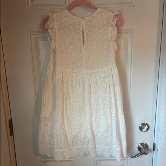 Elegant White Lace Dress - Picture 6 of 8